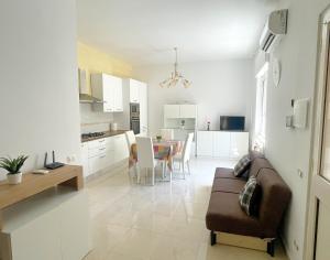 VALE MARE BLU Apartment - Steps from the Sea 50mt & Train and Bus Station