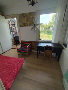 Hilltop view - 2 bedroom house with garden bbq - private parking - 12min to Uzupis anytime