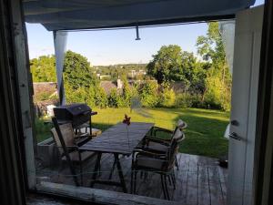 Hilltop view - 2 bedroom house with garden bbq - private parking - 12min to Uzupis anytime