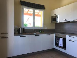 Maisons de vacances Spacious villa with garden and pool : photos des chambres