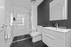 South Bank Sensational - 2Bed-2Bath-1Car-Pool