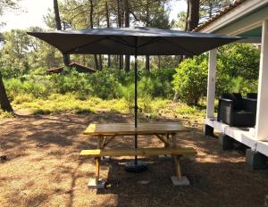 LOUE JOLI CHALET EN BOIS -POUR 2 PERSONNES AU CHM de MONTALIVET Centre Naturiste à partir de 90 euros la nuitée