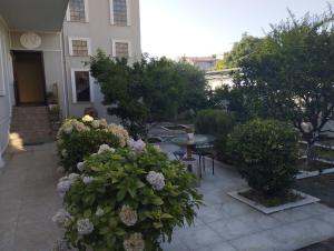 Spacious 3-Bedroom Apartment with Garden & Balcony in Tirana
