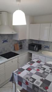 T1 hyper centre Saint-Louis "Lorchidée " free parking