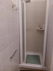 Two-room apartment with a private terrace img10