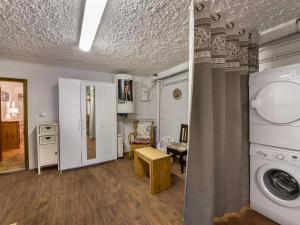 Chalets Chalet familial au centre de Courchevel Le Praz, proche pistes et commerces, terrasse plein sud - FR-1-568-10 : photos des chambres