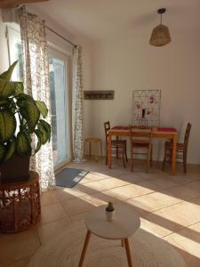 Logement 2 personnes cosy avec petit jardin