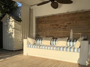 PAVI APARTMENTS Luxury apartment with a private pool 