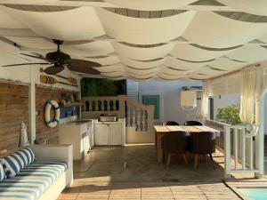 PAVI APARTMENTS Luxury apartment with a private pool 