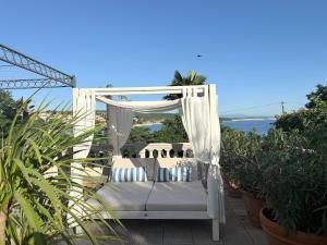 PAVI APARTMENTS Luxury apartment with a private pool