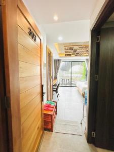 303MSNK Luxe Spacious Studio l Balcony