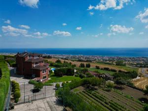 Luxury Mansion Amazing View, Hidden Garden