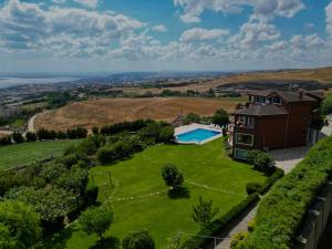 Luxury Mansion Amazing View, Hidden Garden