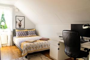 Private room, comfortable bed, free parking