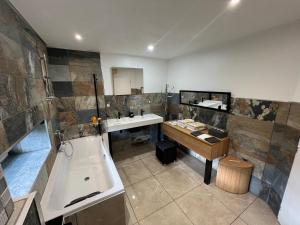 Villas La Grange de Saint-Martin / Les ecuries du Chateau St-Martin : photos des chambres