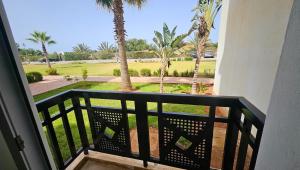 Appartement au RDC paisible avec jardin privé et accés piscine