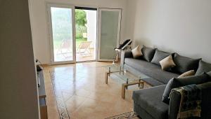 Appartement au RDC paisible avec jardin privé et accés piscine