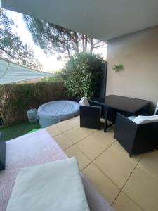 Appartements Charmant studio avec jacuzzi : photos des chambres