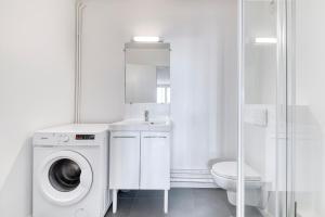 Le Super 10 - Free Parking, Fast WiFi, Calm - Top Angers, Families & Groupes