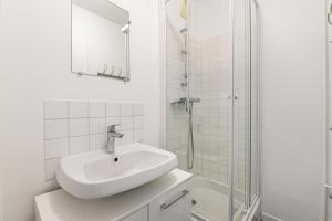 Appartements Le Super 10 - Free Parking, Fast WiFi, Calm - Top Angers, Families & Groupes : photos des chambres