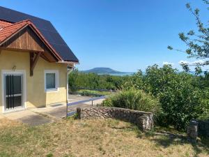 Seasons & Connections