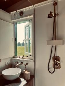 The Green Shepherd, a charming authentic cabin surrounded by beautiful countryside