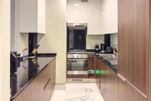 Modern Living with Canal Views, Near Burj Khalifa and World Trade Center
