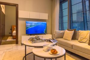 Modern Living with Canal Views, Near Burj Khalifa and World Trade Center