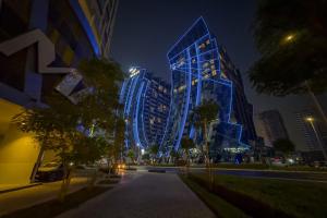 Modern Living with Canal Views, Near Burj Khalifa and World Trade Center