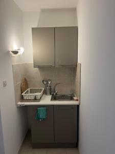 Studio dans Villa avec jardin et parking entre Avignon et St Remy