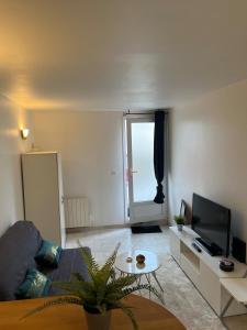 Pretty little modern studio