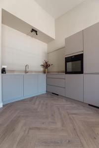 Luxurious Apartment with equipped kitchen