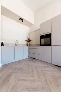 Luxurious Apartment with equipped kitchen