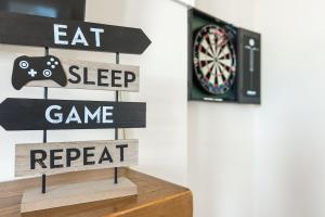 Entire Home on Beach Front, Sleeps 25 with Free Parking