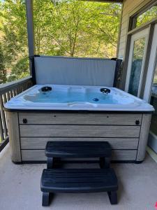 Majestic views of Mountains and Water- The Perch