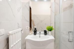 Vatican Area Stylish 2BR Fast WiFi & AC