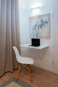 Central Studio Near Main Train Station & Old City Hall