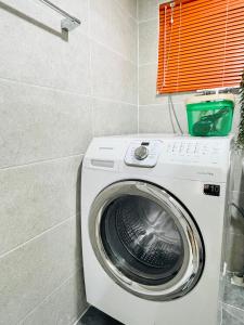 5 minute walk on Subway Line 2, 7people, Gangbyeon Station, East Bus terminal, sungsu, jamsil, KSPO, DDP, gangnam