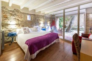 Deluxe Double Room with Private Garden room in Hotel La Freixera