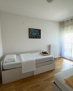 Niš East gate APT with balcony and free private Parking