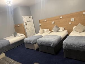 Superior Family Room room in Diamonds Inn