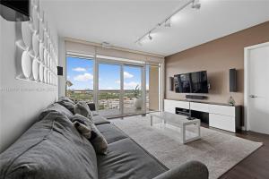 Midtown Miami Getaway-with pool n parking