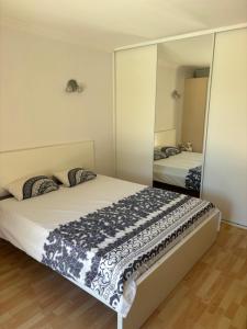 Villas Villa Nizas Enchantee : photos des chambres