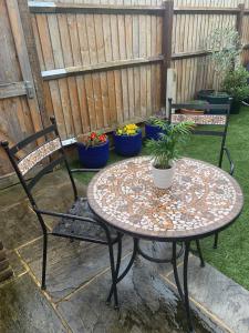 Stylish 2 Bedroom House in Barnes, London