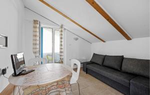 1 Bedroom Cozy Apartment In Brodarica