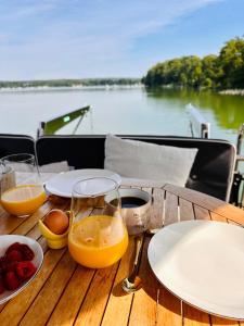 Yacht Susan - Jacht - TraumZeitBoot - exklusiver Festlieger in perfekter Lage am Scharmützelsee Bad Saarow