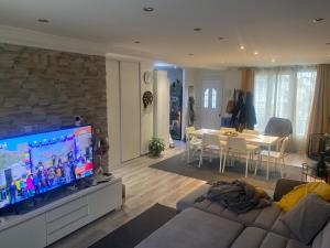 Villas Superbe Maison meuble confort avec piscine : Villa 2 Chambres