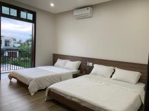 Blue in the middle of the ancient capital