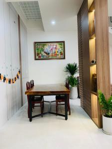 Blue in the middle of the ancient capital