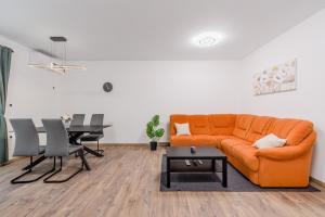 Apartmaji Gašperčič, NEJC 